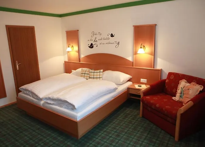 Karlwirt בית הארחה